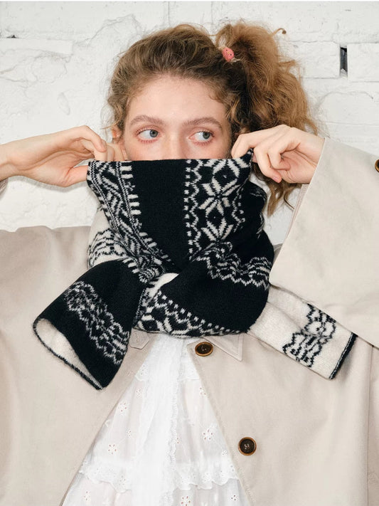 Reversible Nordic Snowflake Wool Blend Scarf Black