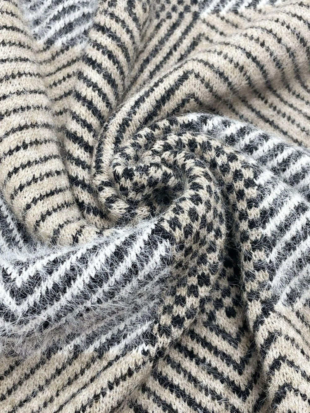 Geometric Chevron Batwing Sleeve Sweater - View 7 | TEVQA