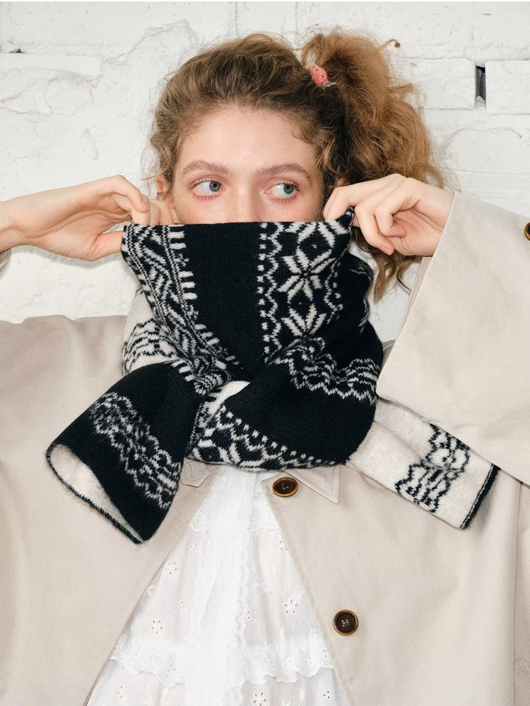 Reversible Nordic Snowflake Wool Blend Scarf Black