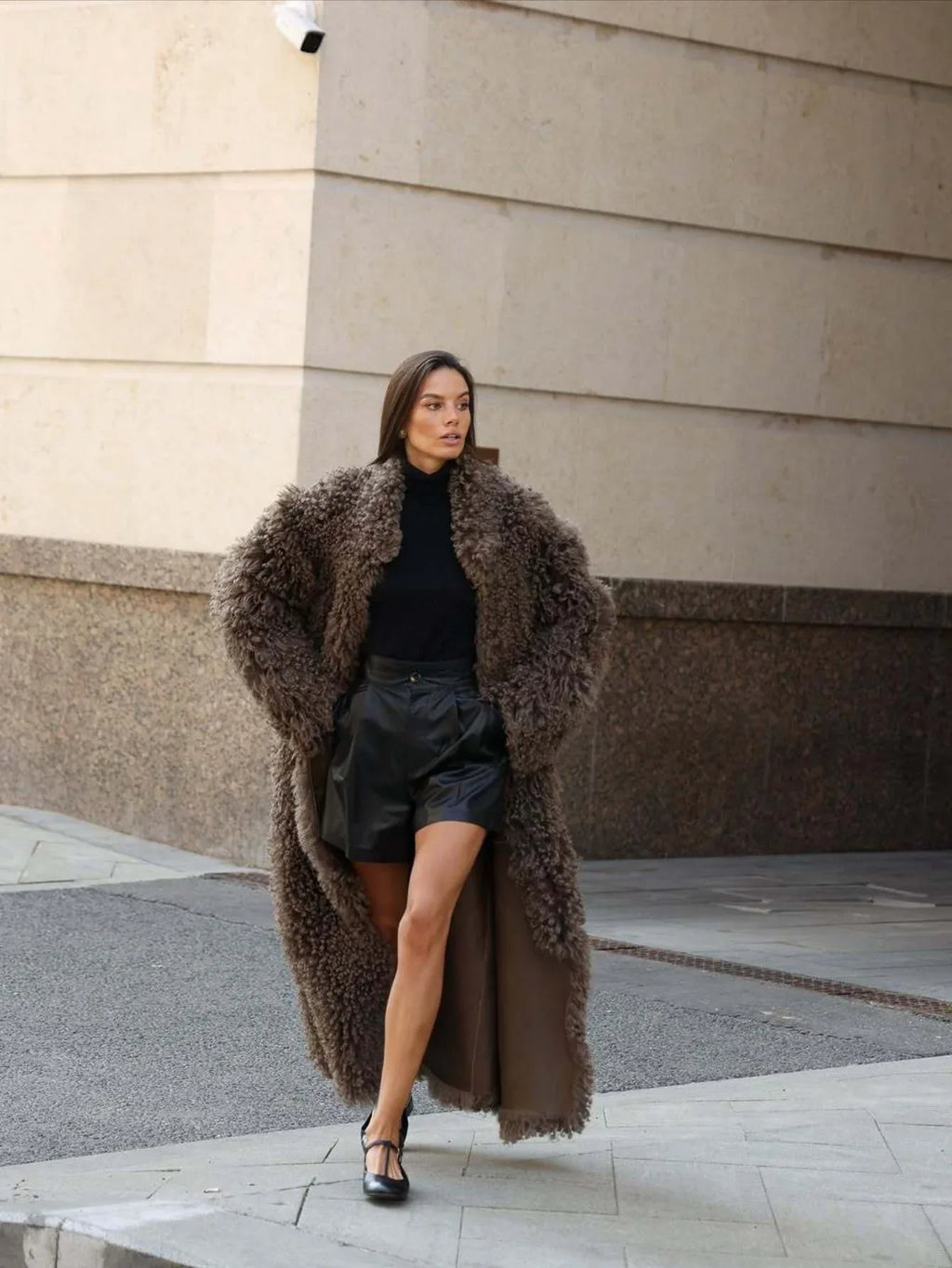 Elegant longline faux fur coat - View 7 | TEVQA