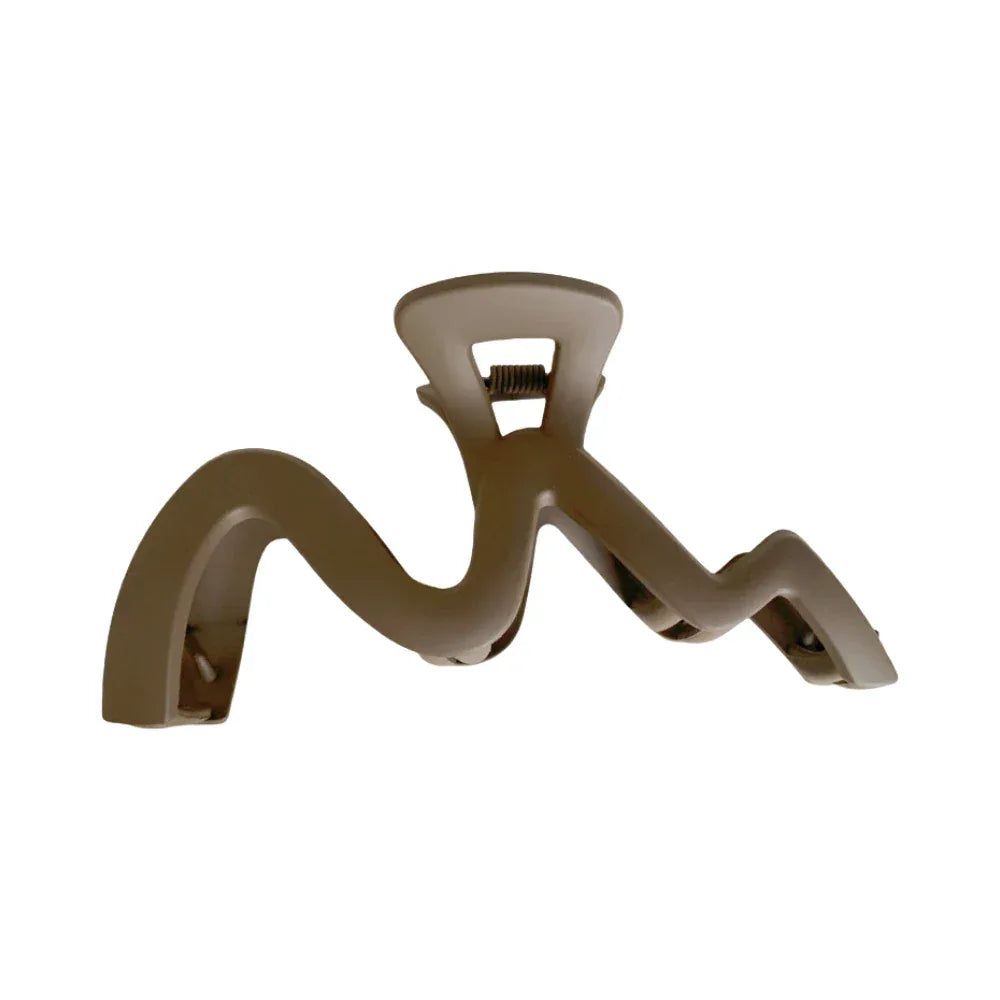 Matte finish wavy claw clip in a neutral beige color.