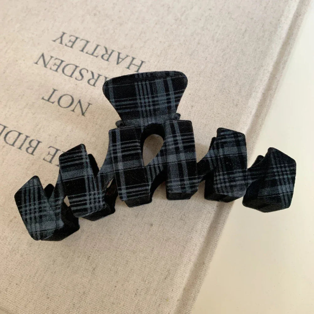 Large velvet plaid hair claw clip - View 10 | TEVQA