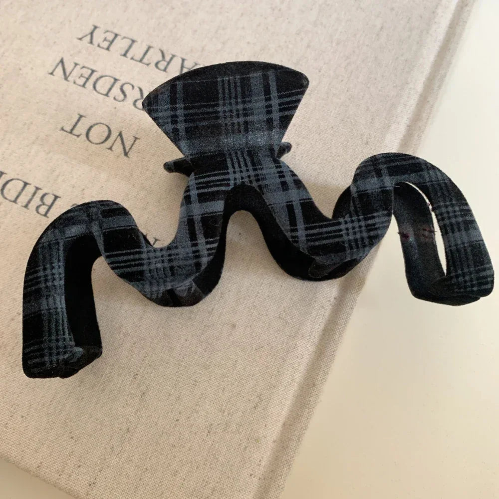 Large velvet plaid hair claw clip - View 9 | TEVQA
