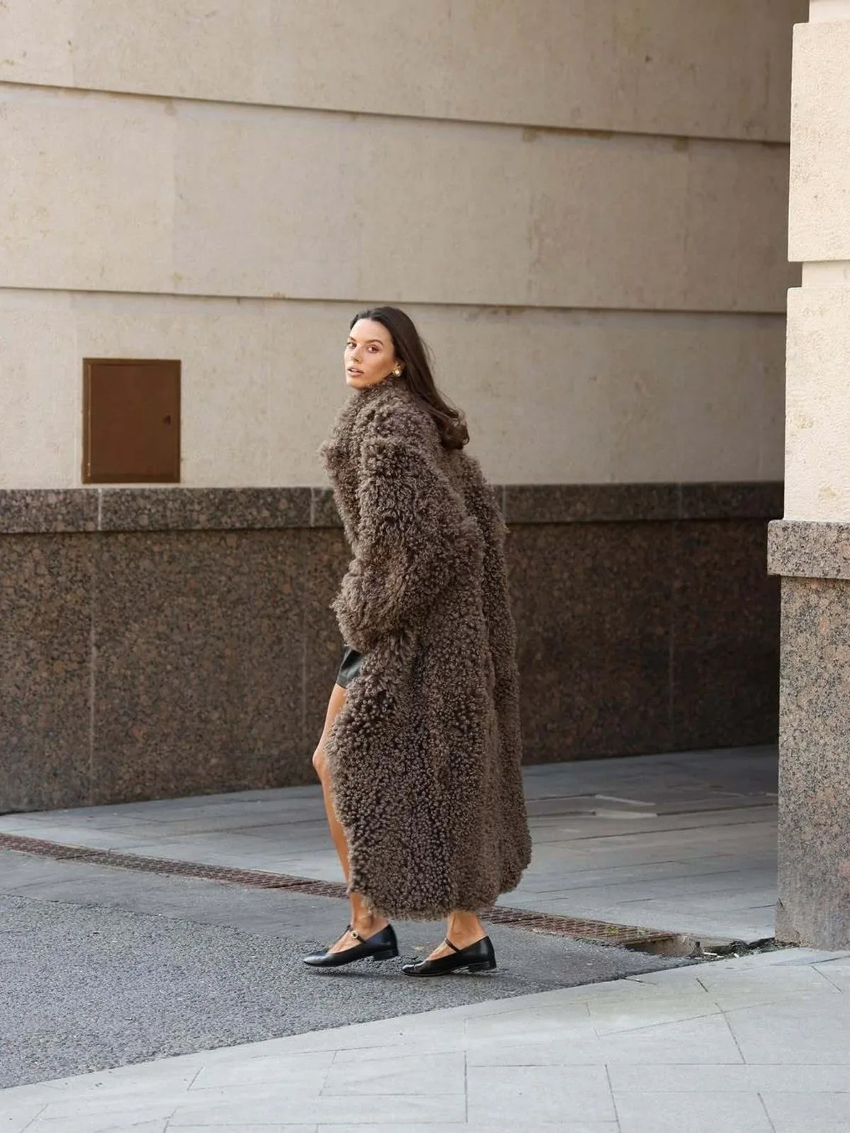 Elegant longline faux fur coat - View 11 | TEVQA