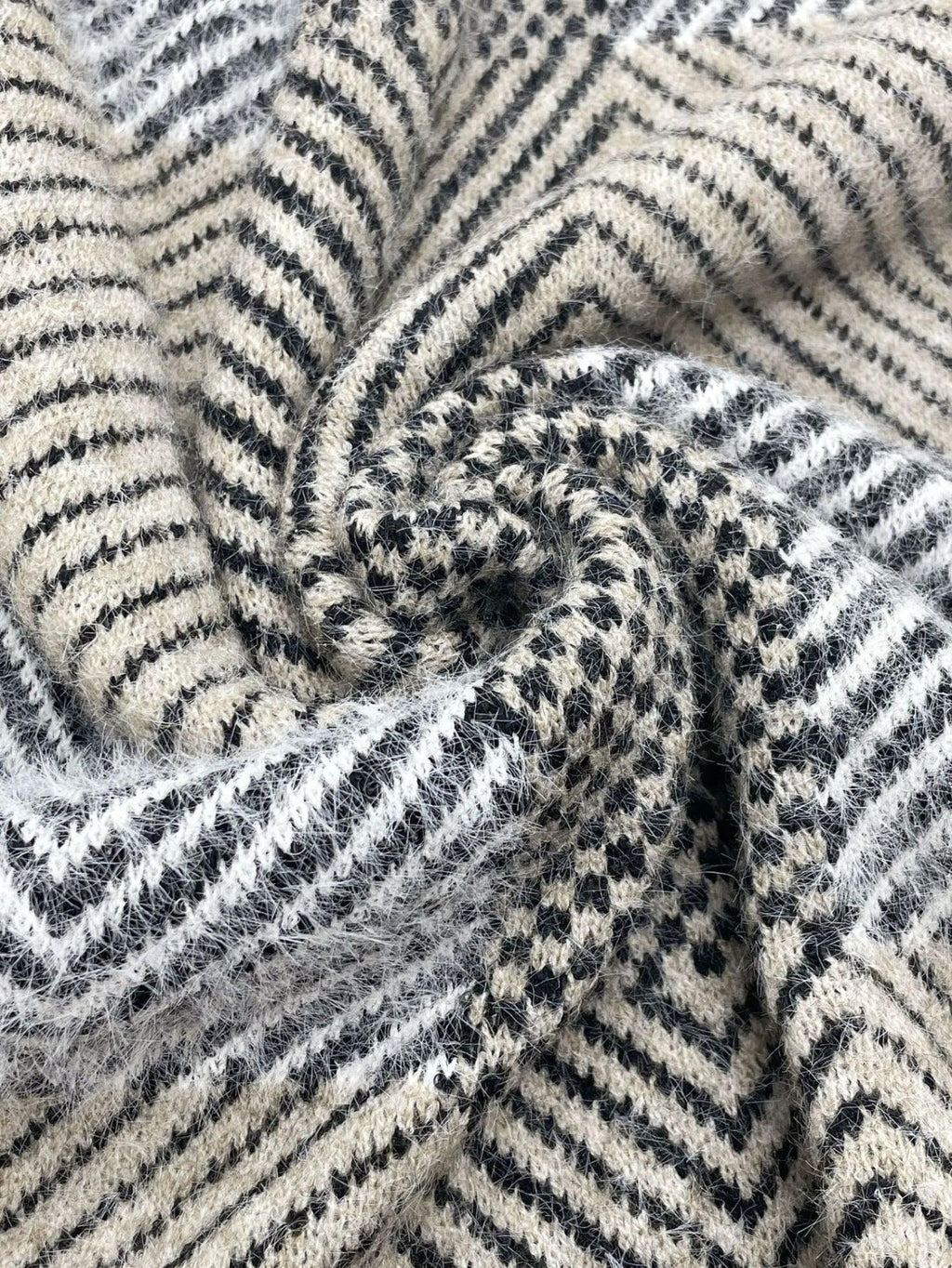 Geometric Chevron Batwing Sleeve Sweater - View 7 | TEVQA