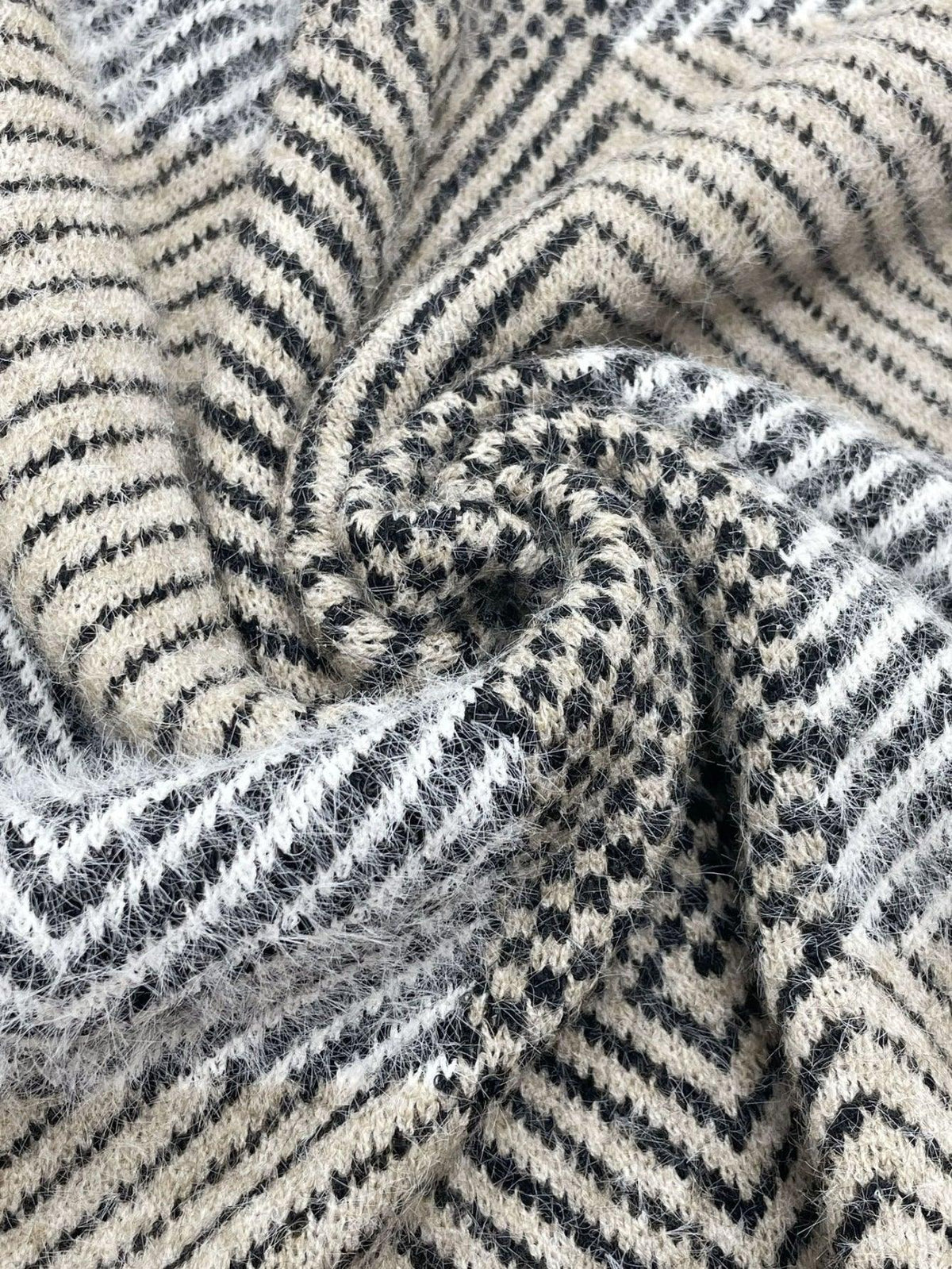 Geometric Chevron Batwing Sleeve Sweater - View 7 | TEVQA
