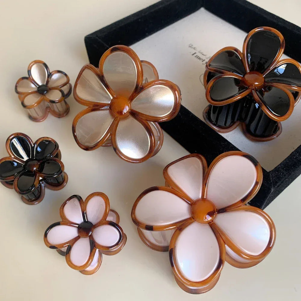 Tortoise Trim Floral Hair Claw Clip - Retro 60s Flower Accessory - TEVQA