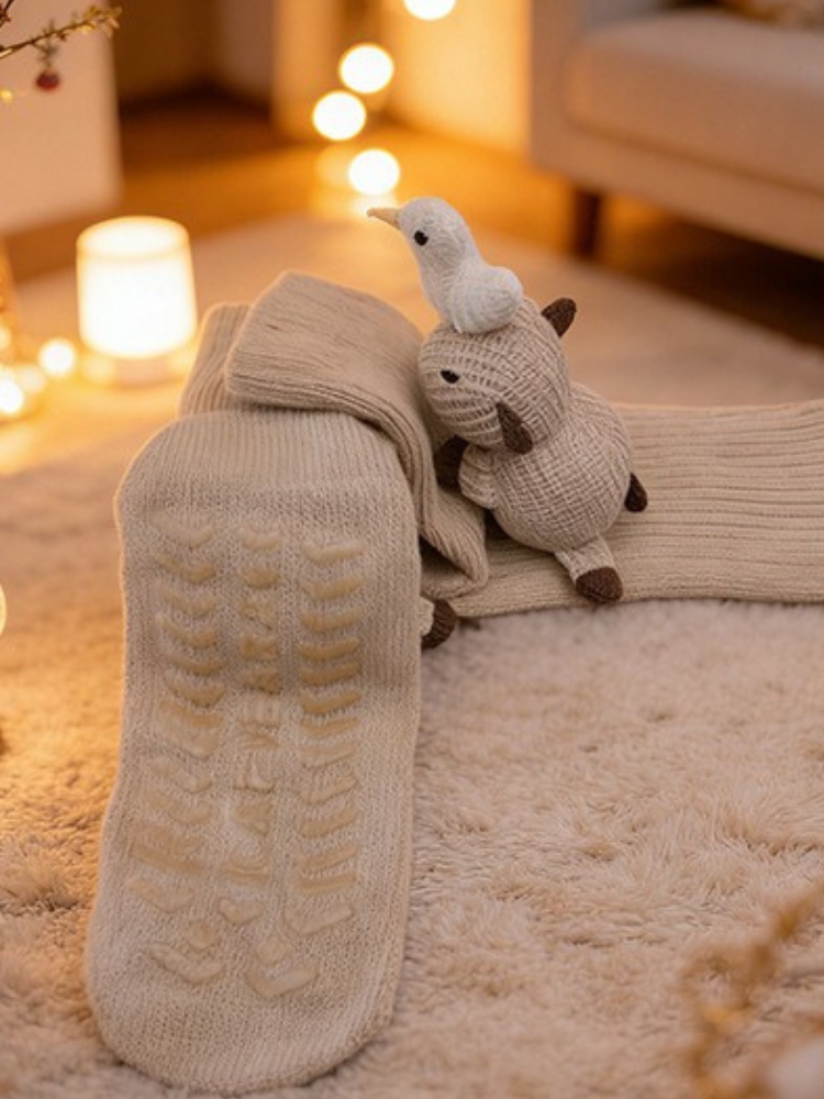 3D Crochet Capybara & Bird Grip Socks Beige Secondary image