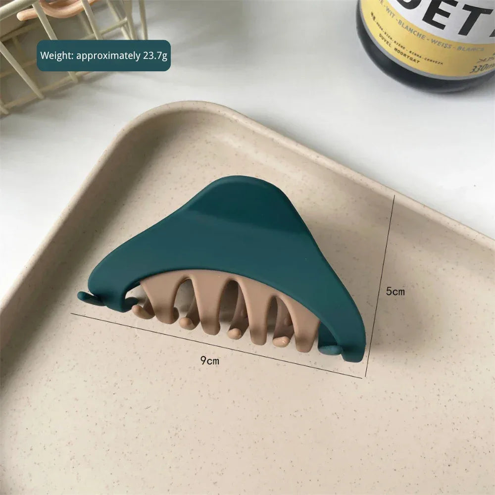 Matte two-tone triangle hair claw clip - View 7 | TEVQA