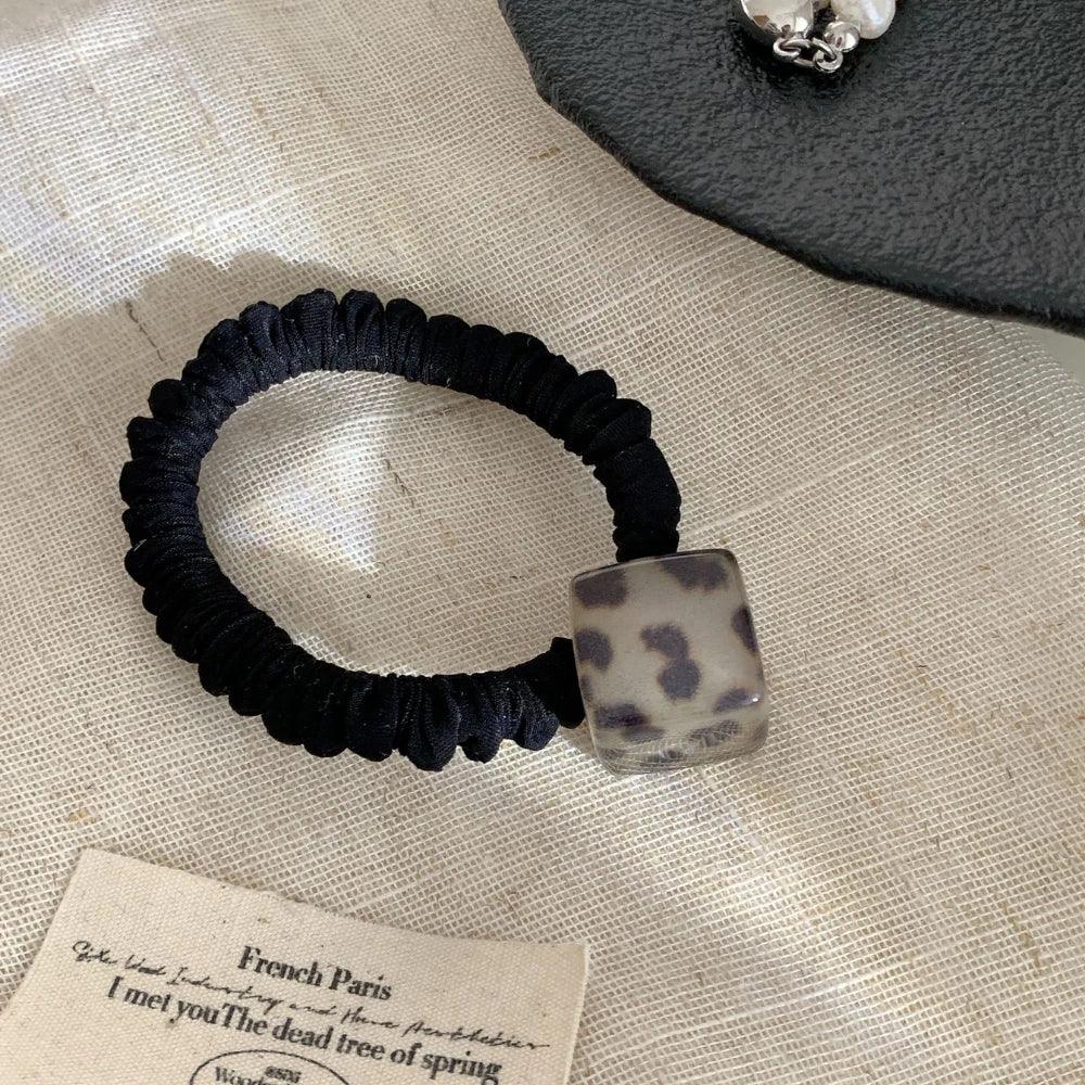 Minimalist hair tie with a square acetate bead in a leopard or tortoise pattern - View 6 | TEVQA