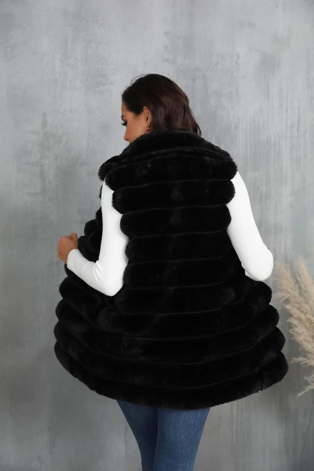Tiered Faux Fur Vest Secondary image