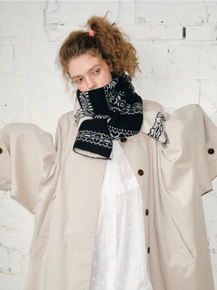 Reversible Nordic Snowflake Wool Blend Scarf Black