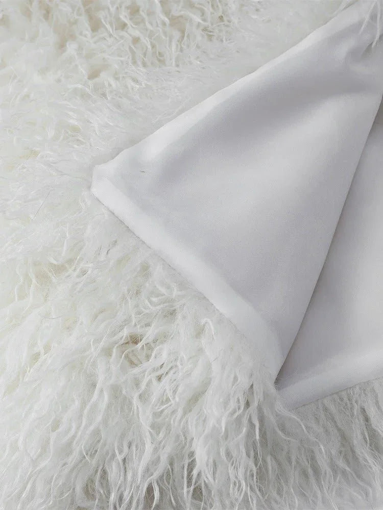 White shaggy faux fur fabric with a smooth lining